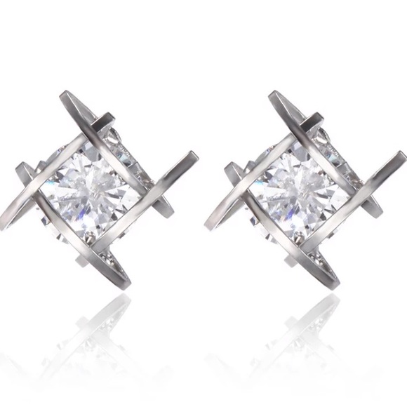 🔥 NWOT! Unique silver tone earrings - Picture 3 of 5